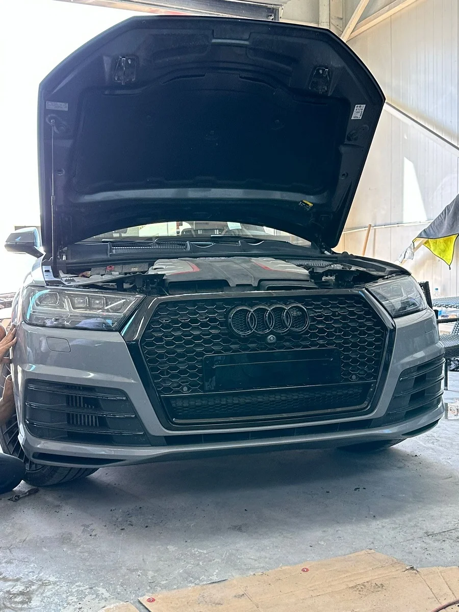 Audi Q7 RS grille front angle