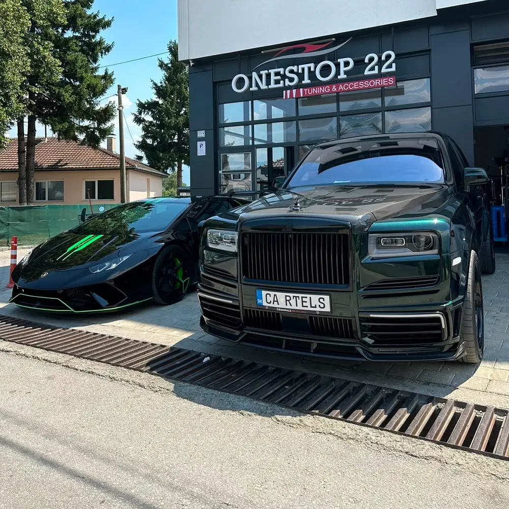 Rolls-Royce Cullinan foreground with Lamborghini Huracan in background