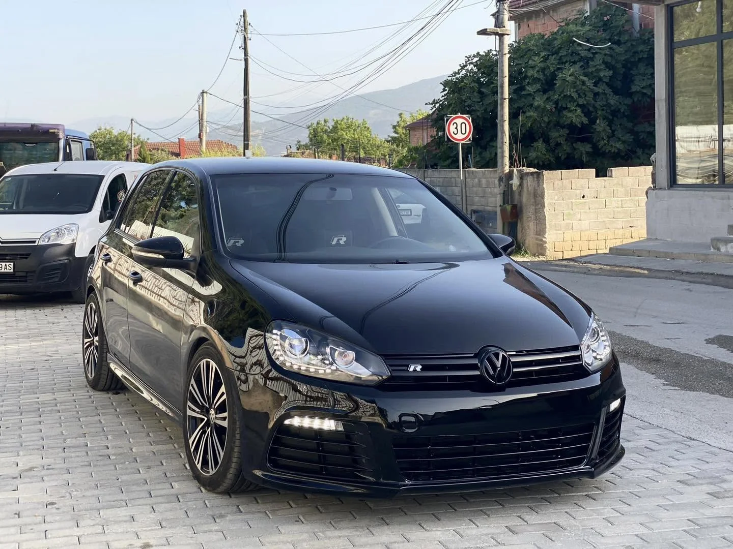 Volkswagen Golf 6 R20 Body Kit and LED Headlights